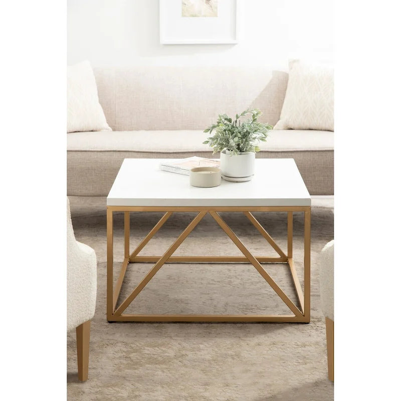 Quadratischer geometrischer Couchtisch mit Metallgestell, moderner Glamour-Stil in Weiß und Gold